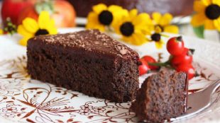 UKUSNA I JEDNOSTAVNA: Sočna torta od čokolade i maka